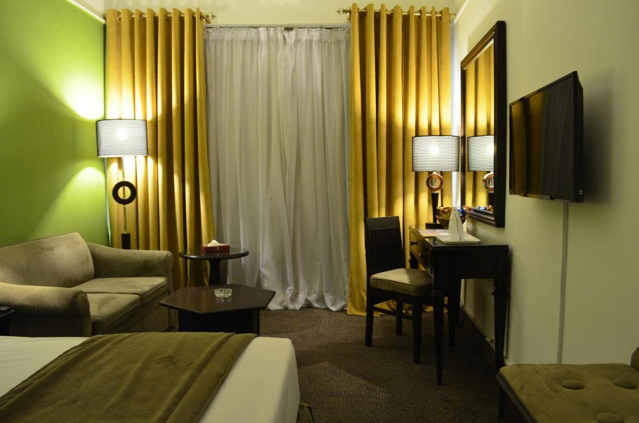 Smart Hotel Лахор Экстерьер фото