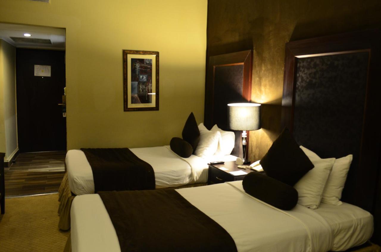 Smart Hotel Лахор Экстерьер фото